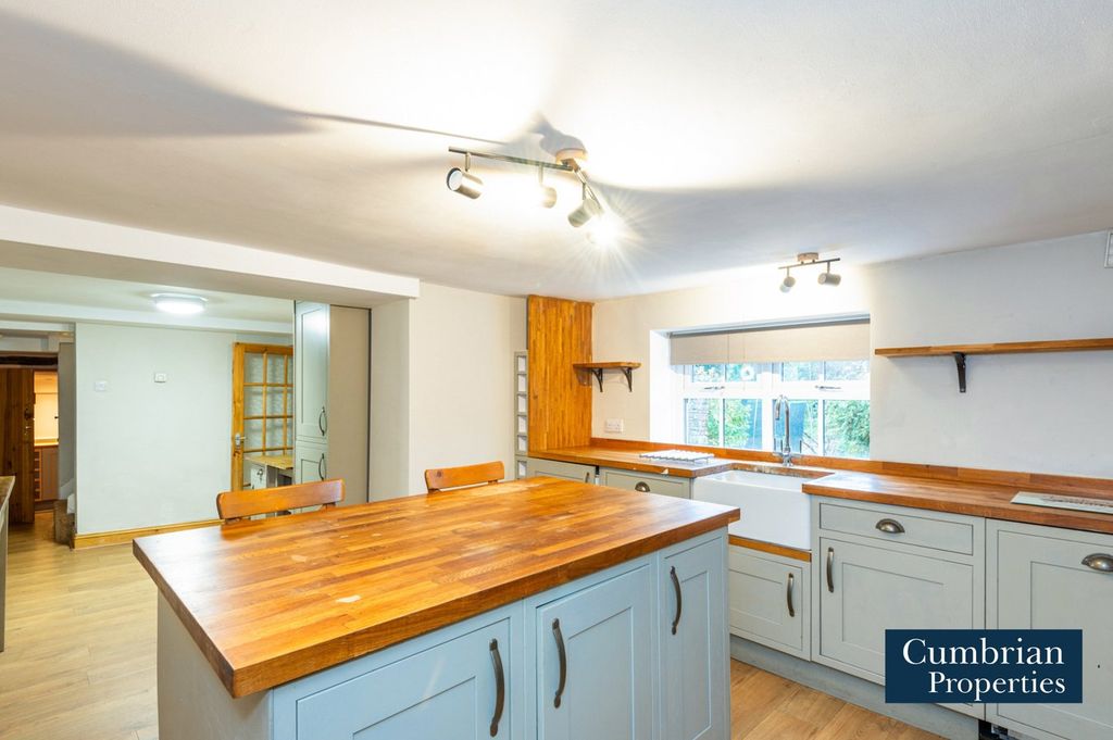 Property photo 2 of 27 Dining Kitchen