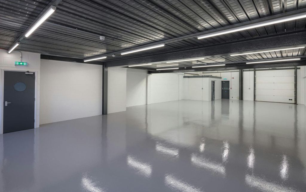 Property photo 1 of 4 891 Plymouth Road 2.Jpg