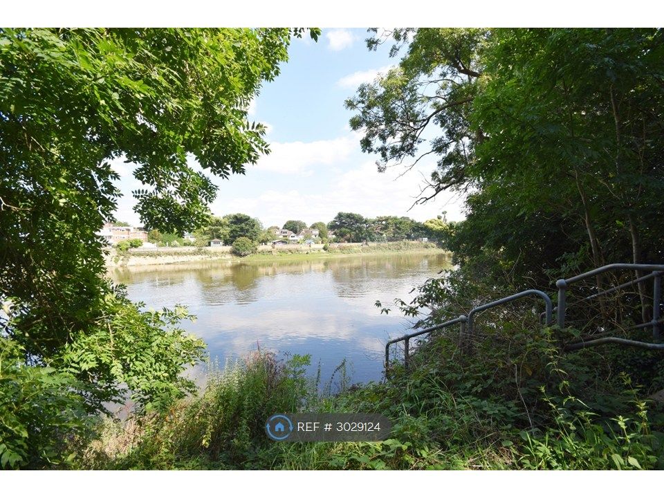 Property photo 3 of 11 Access To The Thames Riverside Path