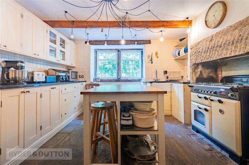 Property photo 3 of 30 Kitchen
