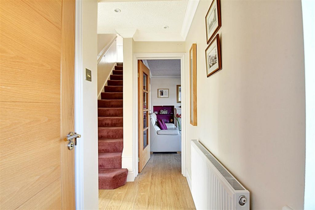 Property photo 3 of 35 Hall 2.Jpg