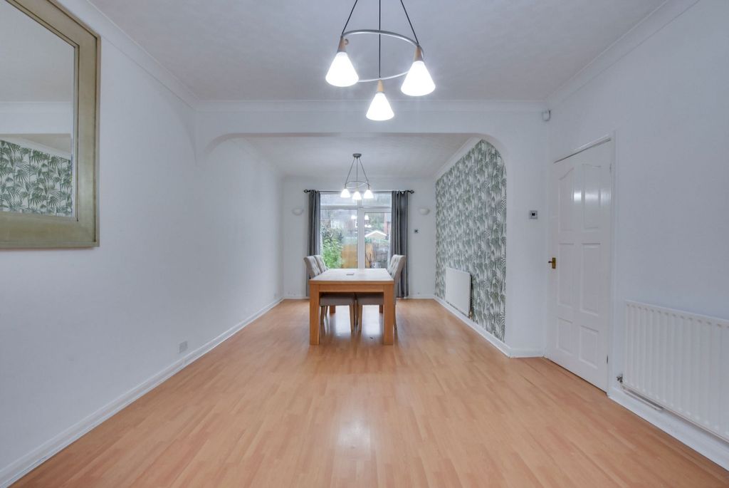 Property photo 3 of 35