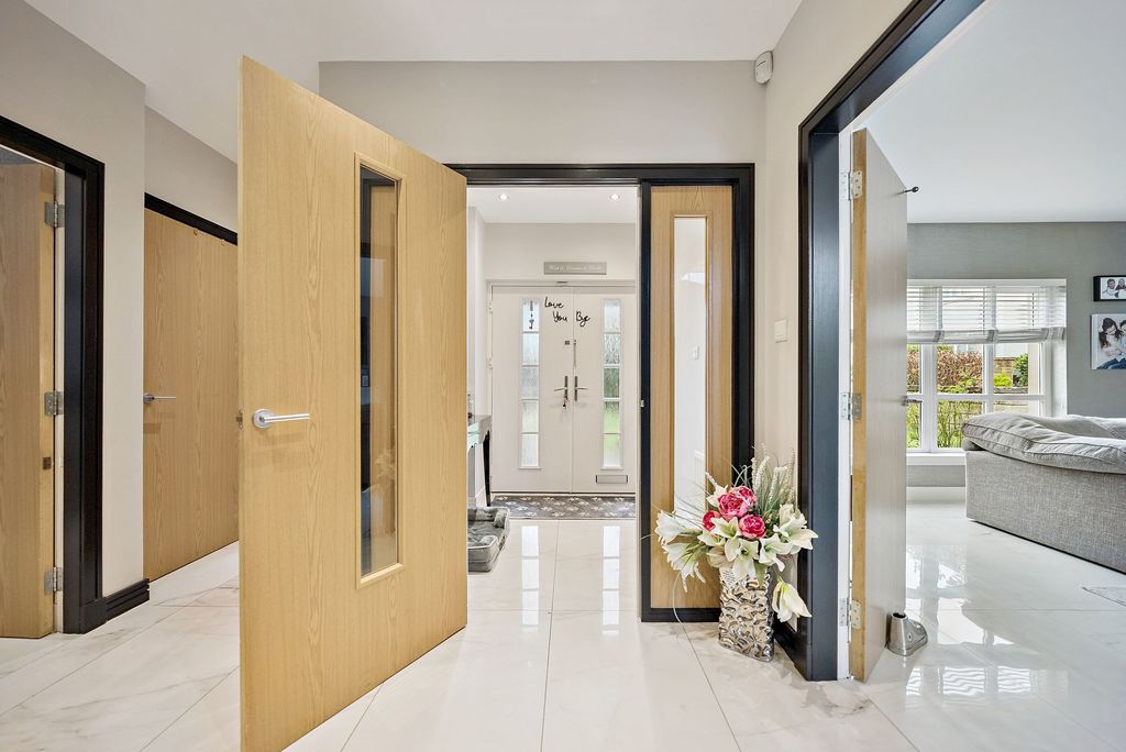 Property photo 3 of 44