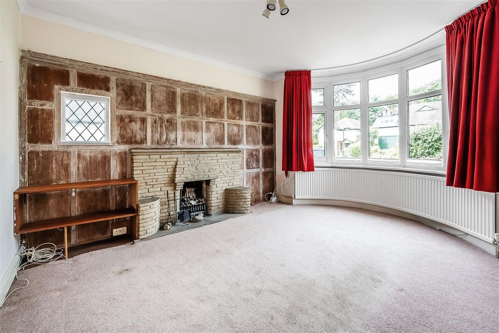 Property photo 3 of 13 4-Oaks-Close-20.Jpg