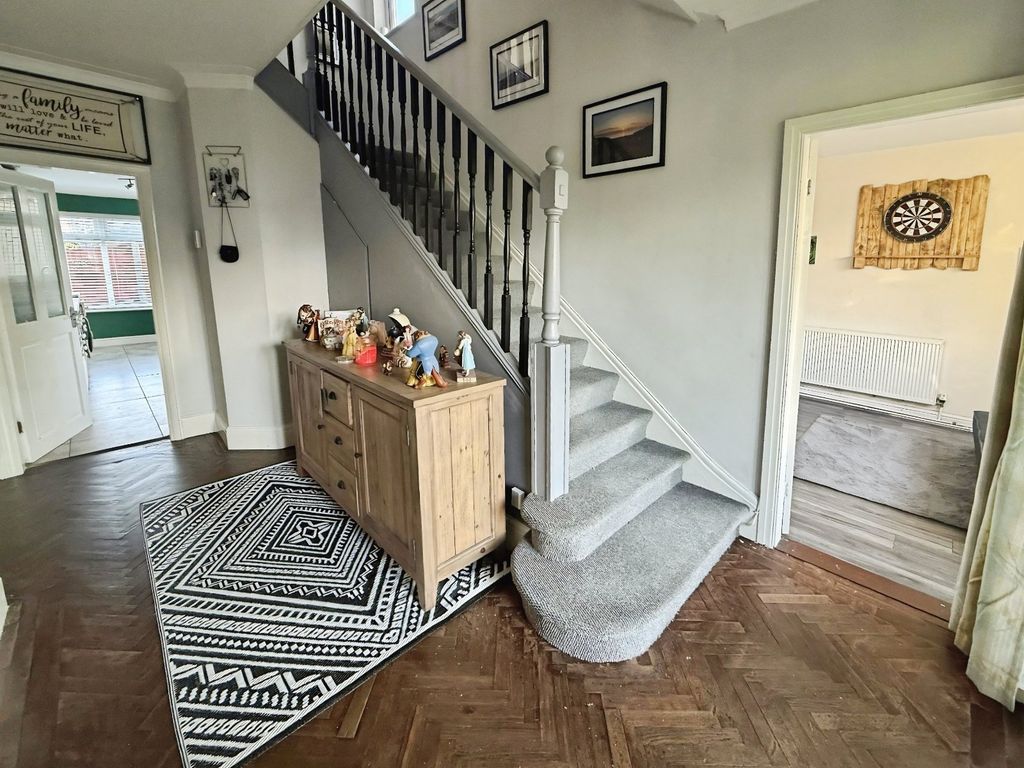 Property photo 2 of 19 Picture No. 35