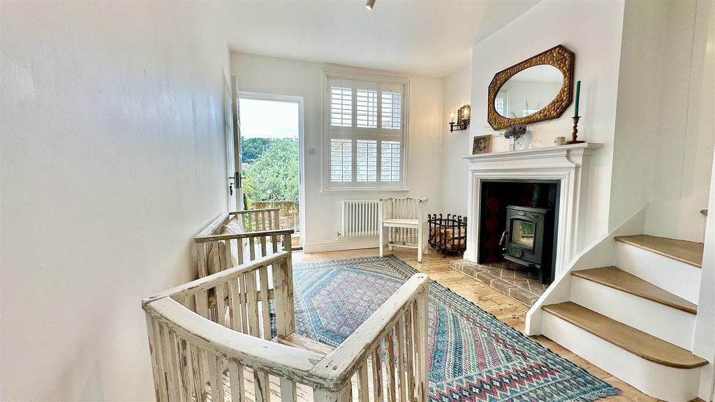 Property photo 1 of 31