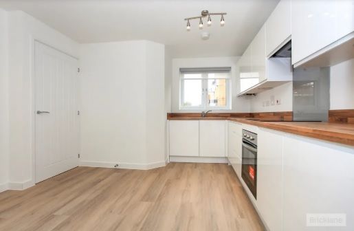 Property photo 2 of 10 Kitchen