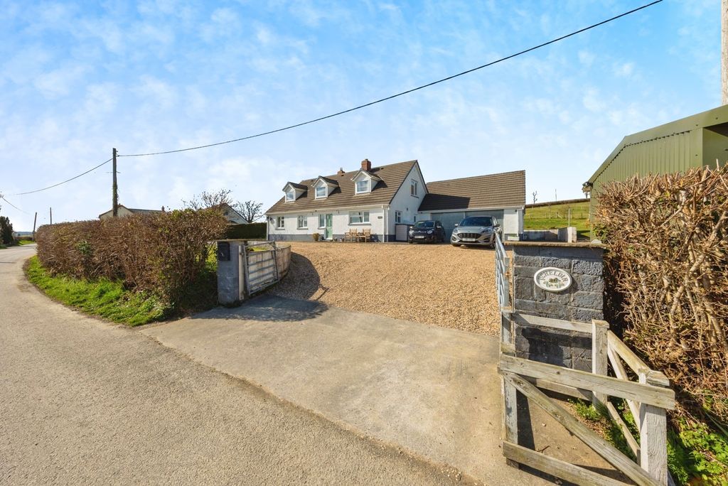 Property photo 2 of 17 Photo