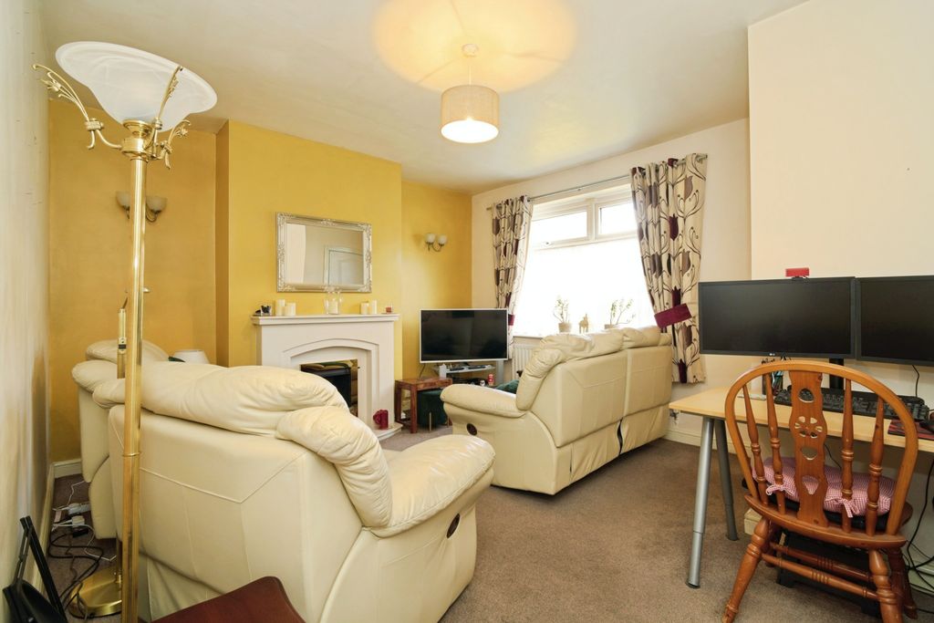 Property photo 2 of 15 Lounge