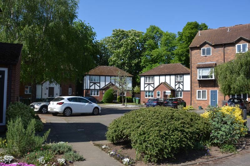 Property photo 1 of 9 Kings Chase, East Molesey