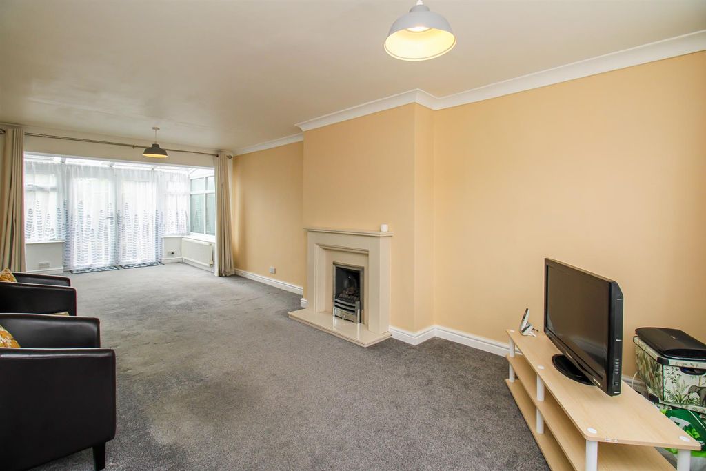 Property photo 2 of 14 Lounge/Dining Room