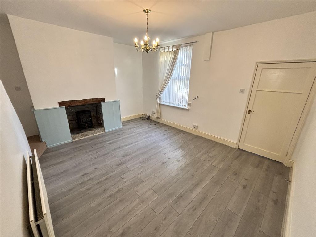 Property photo 2 of 11 Living Room