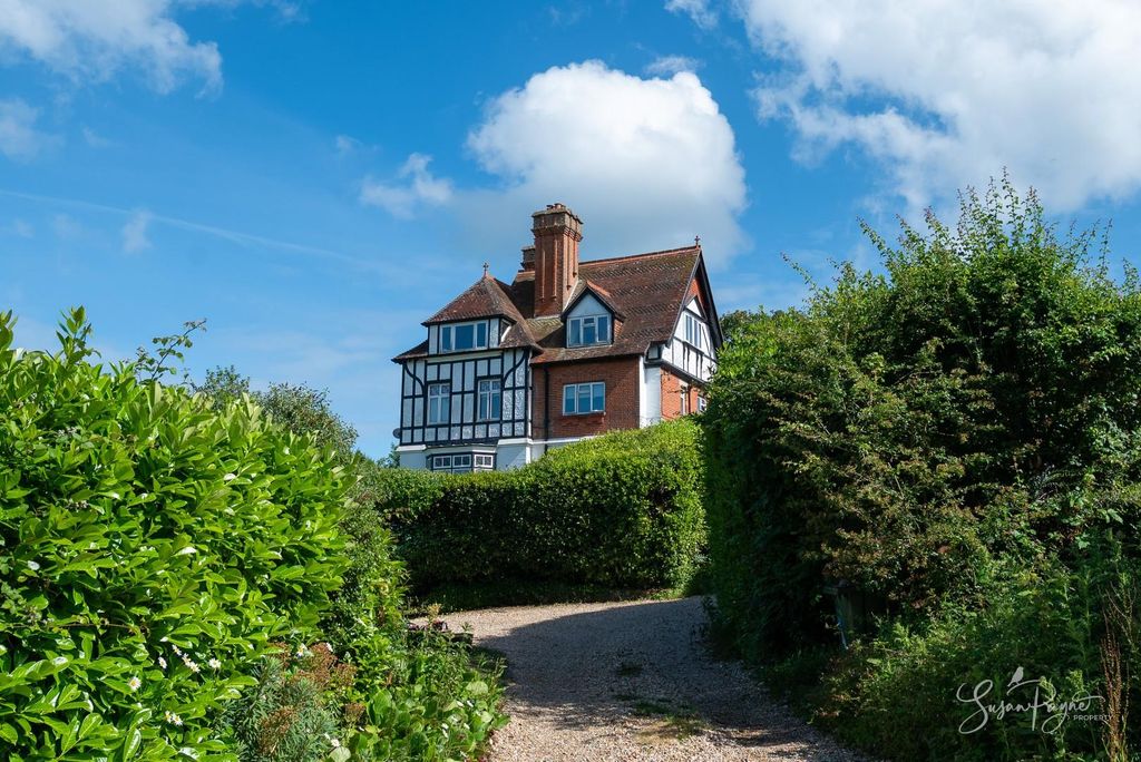 Property photo 1 of 28 Princes Mead