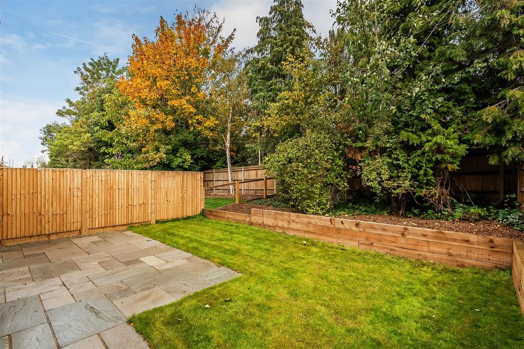 Property photo 2 of 14 Paddock-Grove-41.Jpg