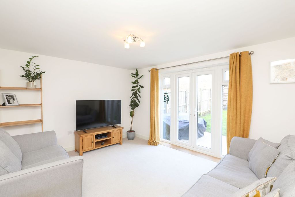 Property photo 3 of 21