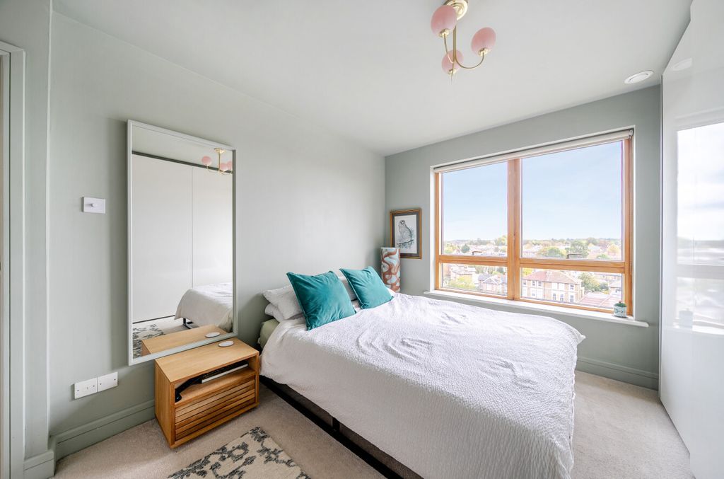 Property photo 3 of 10 1369744-9-68F0E94...