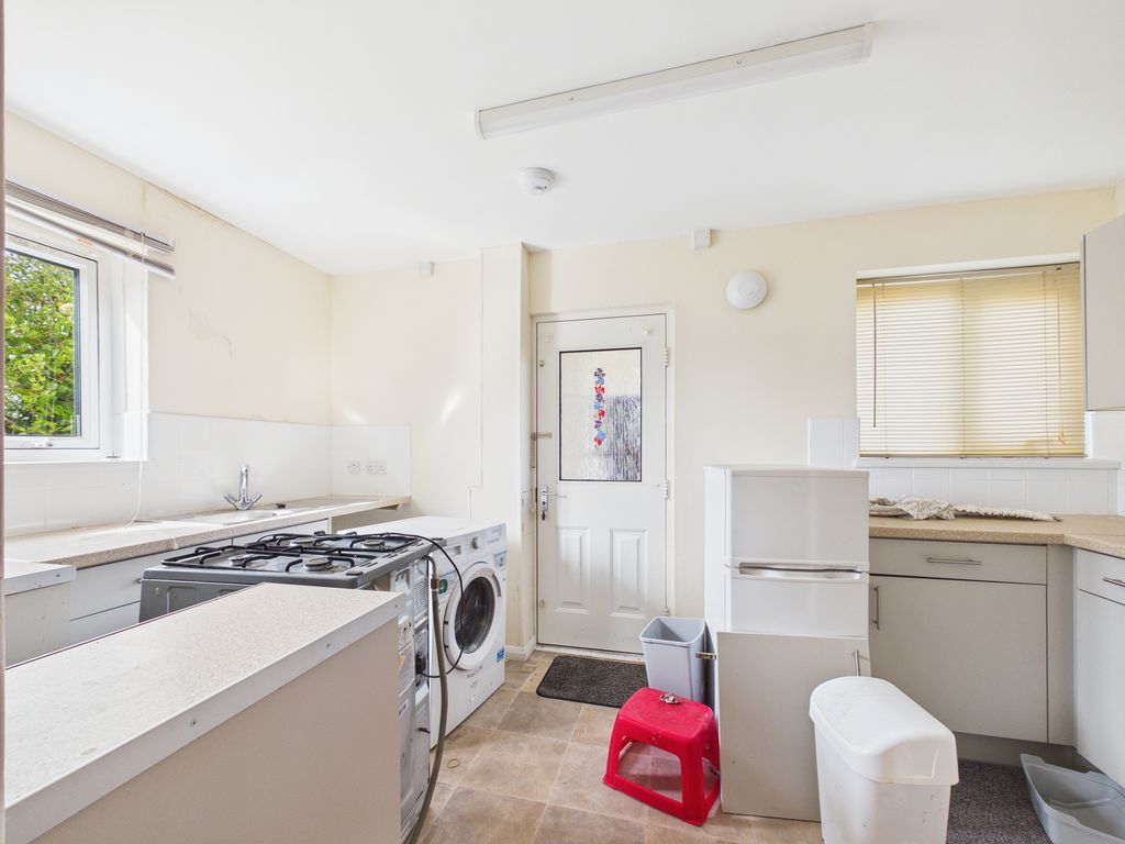 Property photo 2 of 14 Kitchen