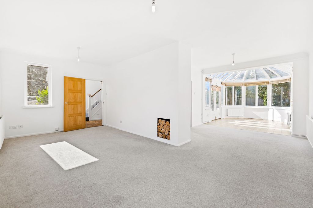 Property photo 3 of 21