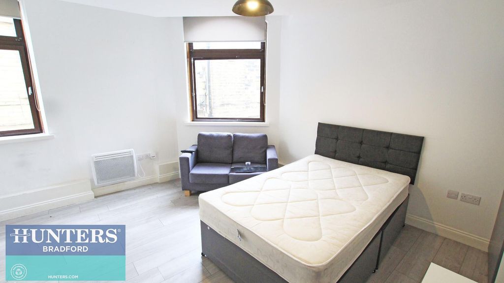 Property photo 2 of 10 E.Jpg