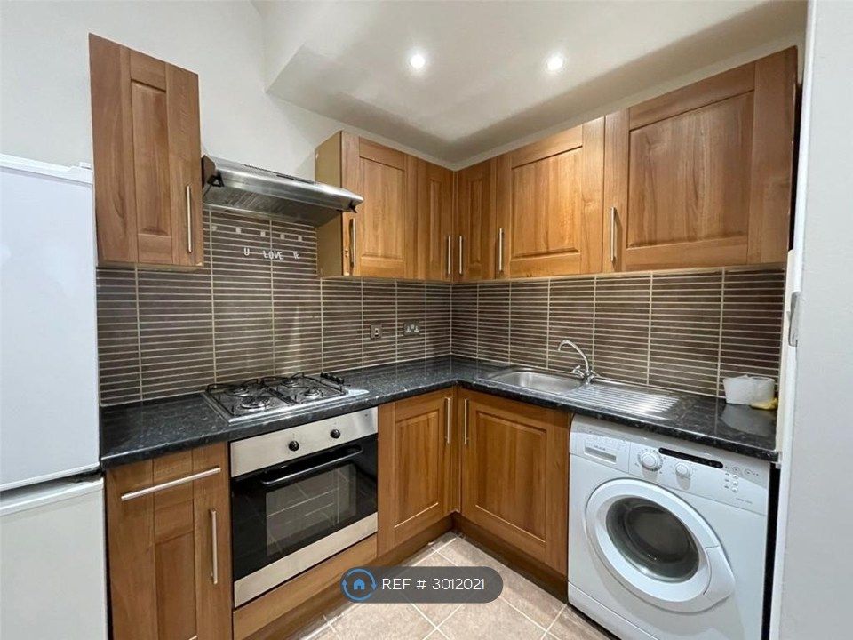 Property photo 3 of 6 Kitchen