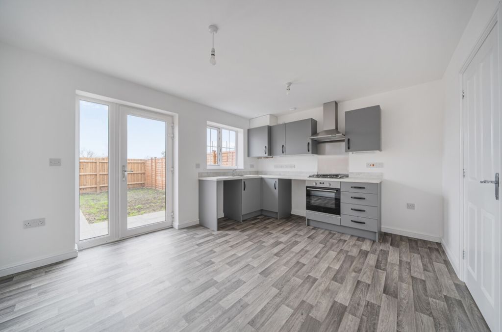 Property photo 2 of 18 1373801-2-6903Ab0991A98