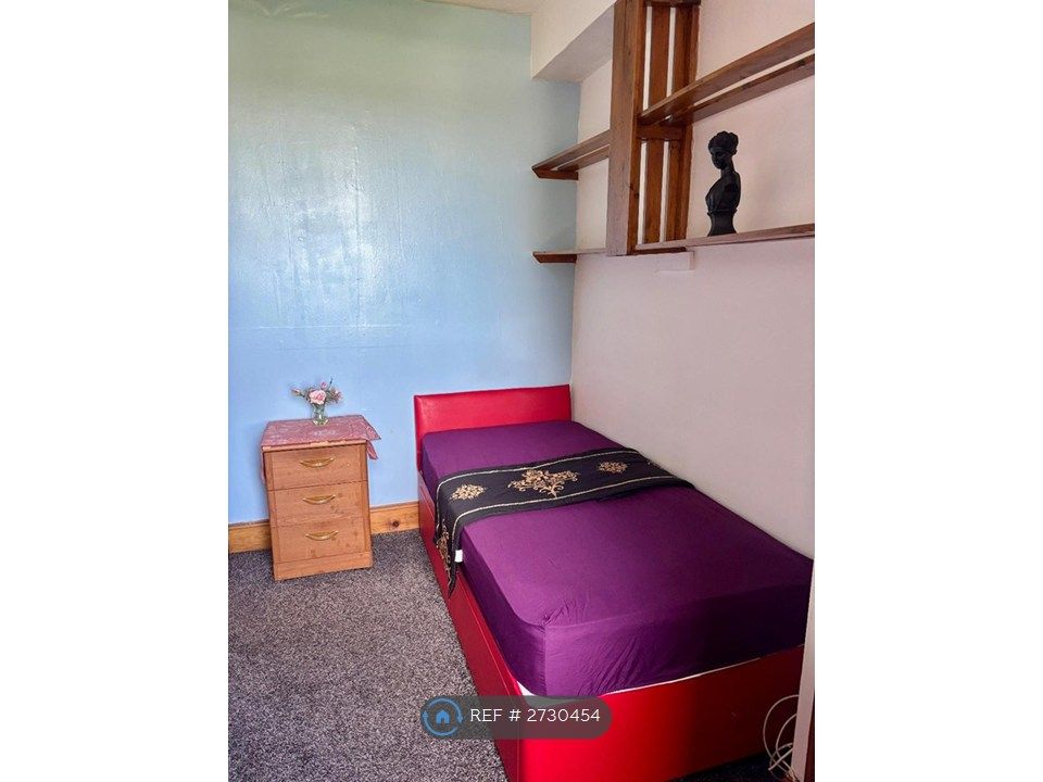 Property photo 3 of 7 Bedroom 2