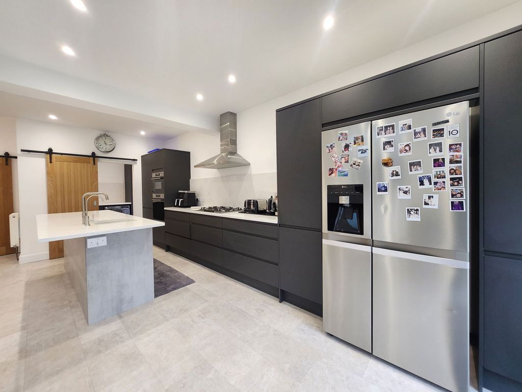 Property photo 3 of 26