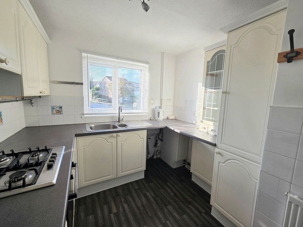 Property photo 3 of 7 Kitchen