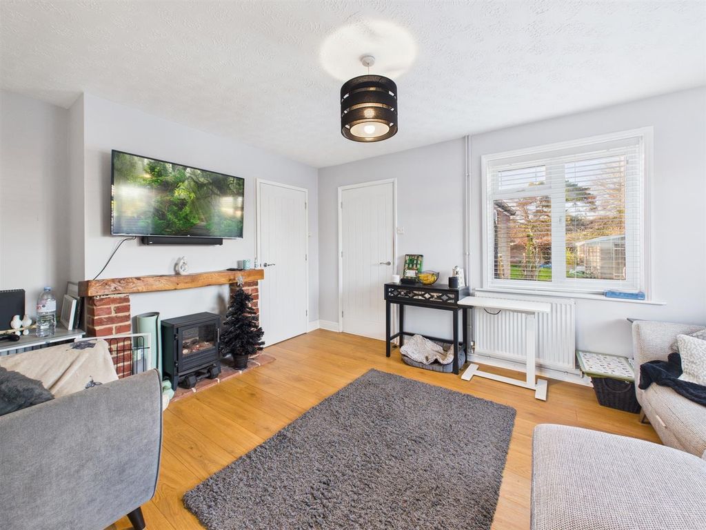 Property photo 2 of 17 Cam04116G0-Pr0279-Still008.Jpg