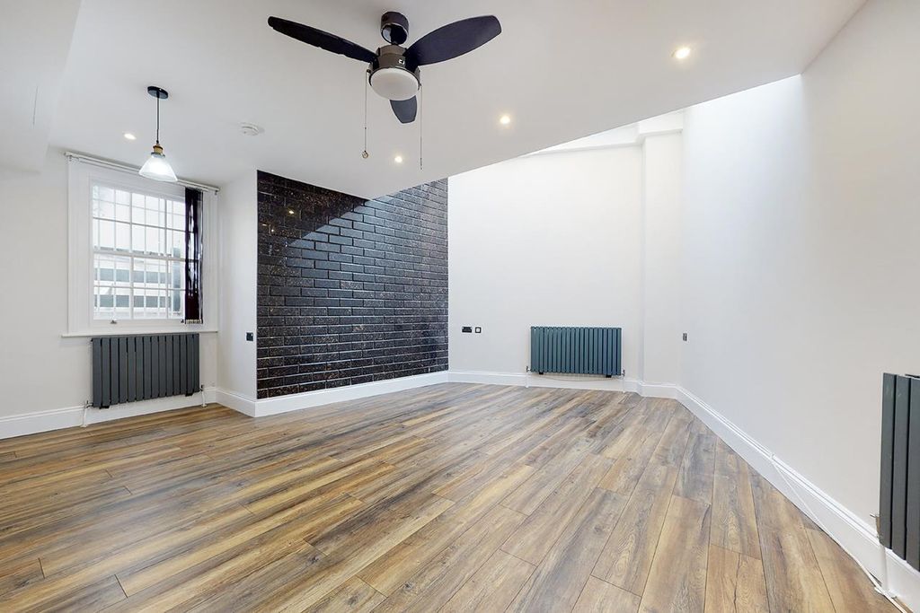 Property photo 2 of 13 W02.Jpg