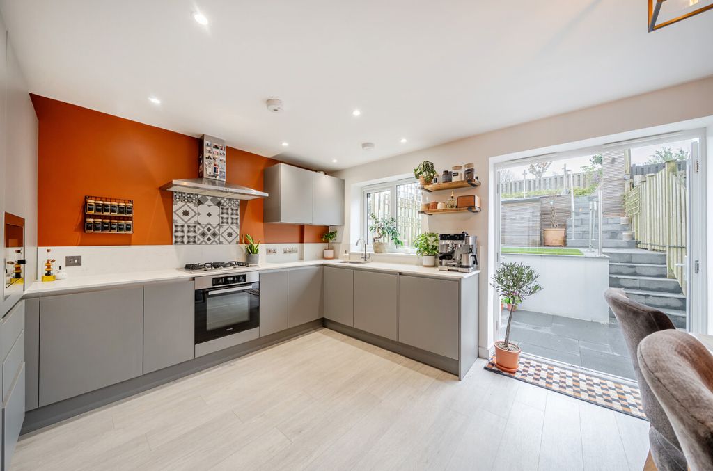 Property photo 2 of 17 1446811-3-69De730...