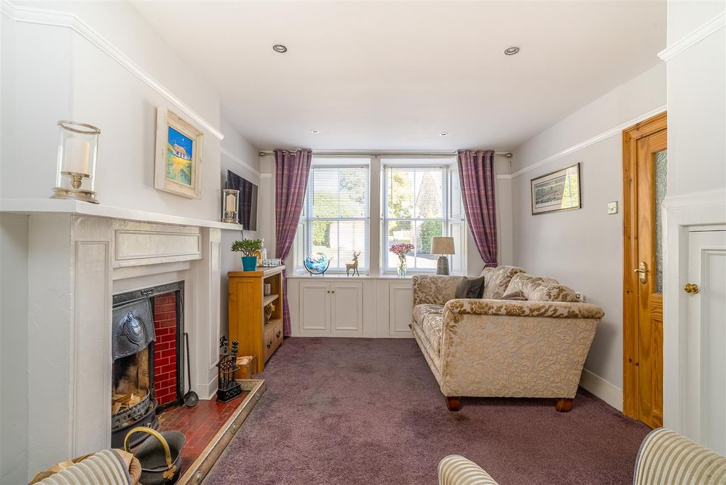 Property photo 3 of 16 33_Castle_Street_Duns-05.Jpg