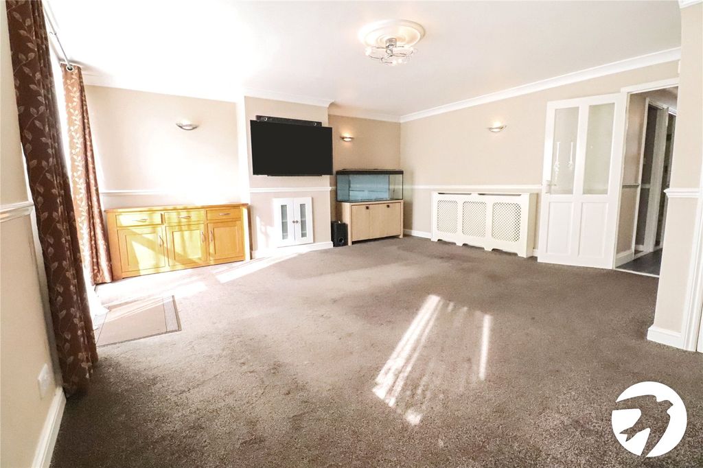 Property photo 3 of 16 Picture No. 18