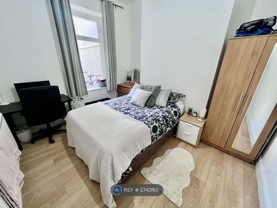 Property photo 3 of 13 Bedroom 2