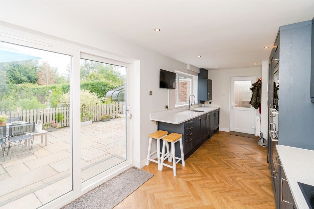 Property photo 3 of 12 Kitchen