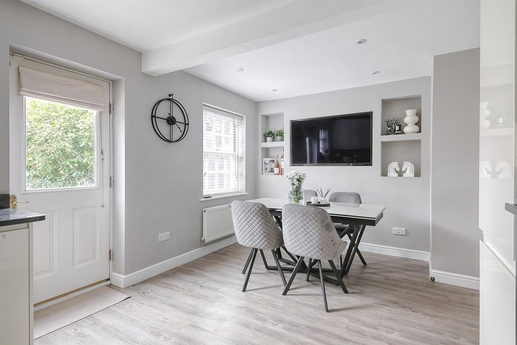 Property photo 3 of 24