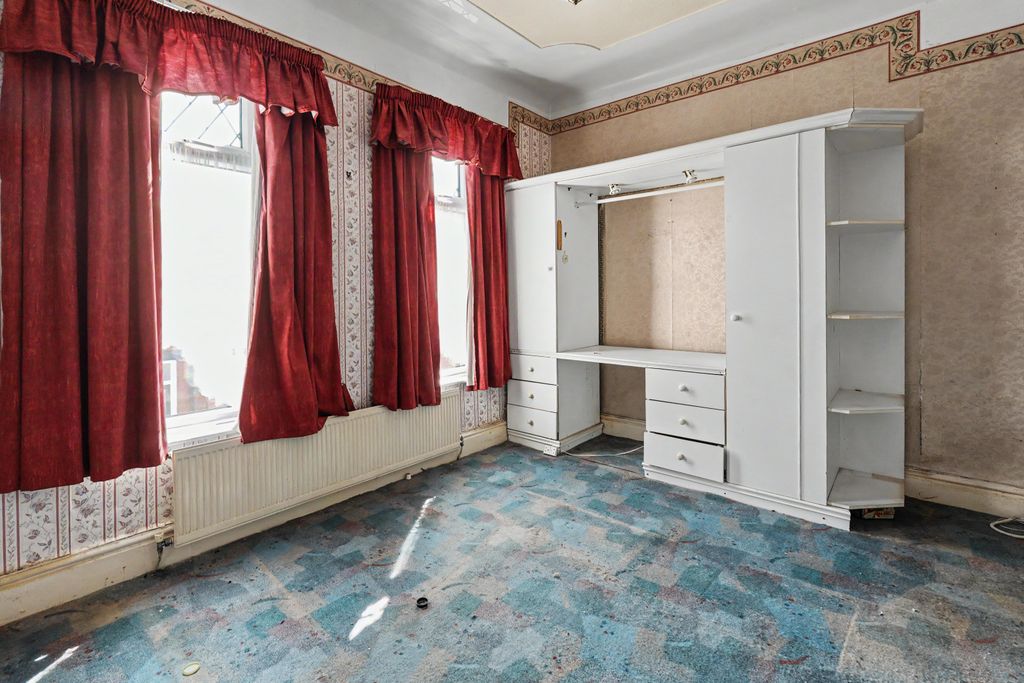Property photo 3 of 19 27 Daventree Road, Wallasey, CH45 4Lu