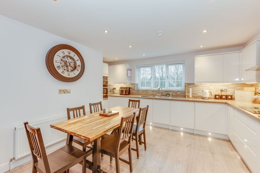 Property photo 3 of 31