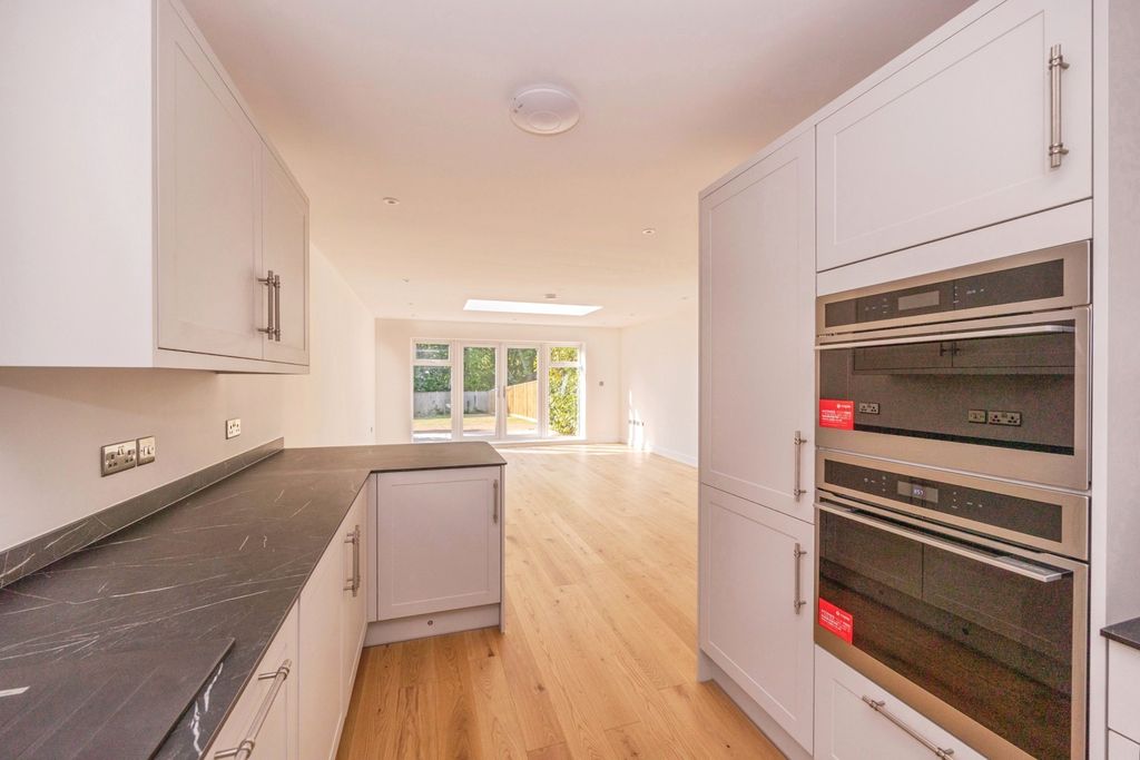 Property photo 3 of 28 Pbox-Img.Jpg