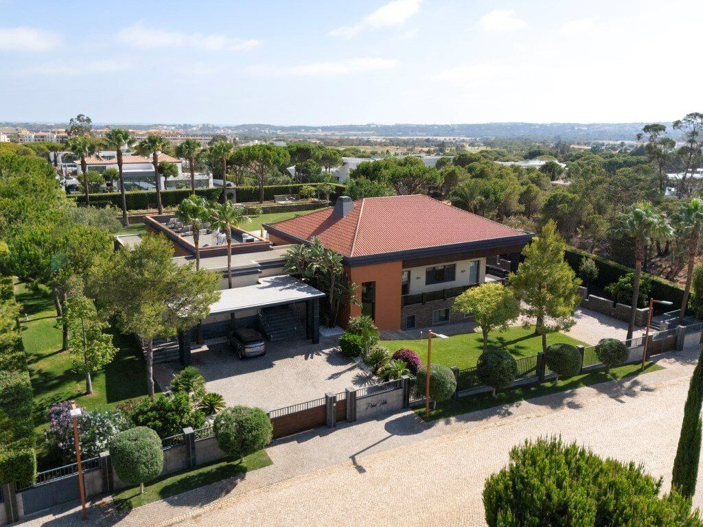 Property photo 1 of 50 Magnificent Contemporary 4-Suite Villa In Pinhal Velho Vilamoura