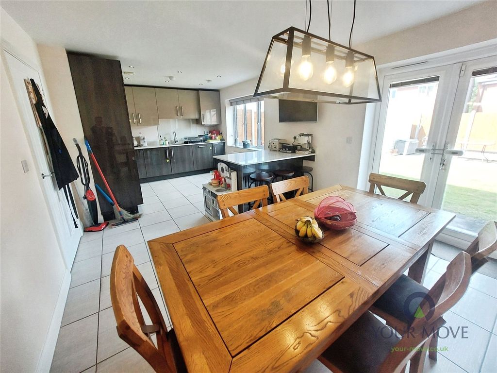 Property photo 3 of 20 Kitchen