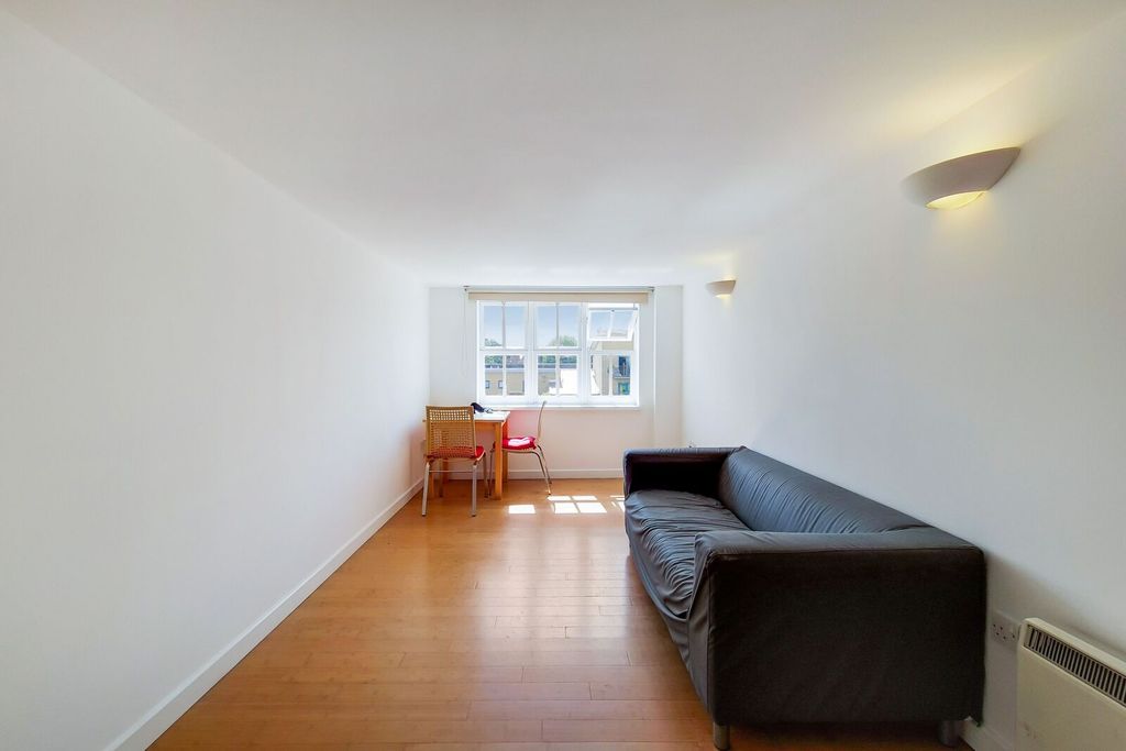 Property photo 2 of 6