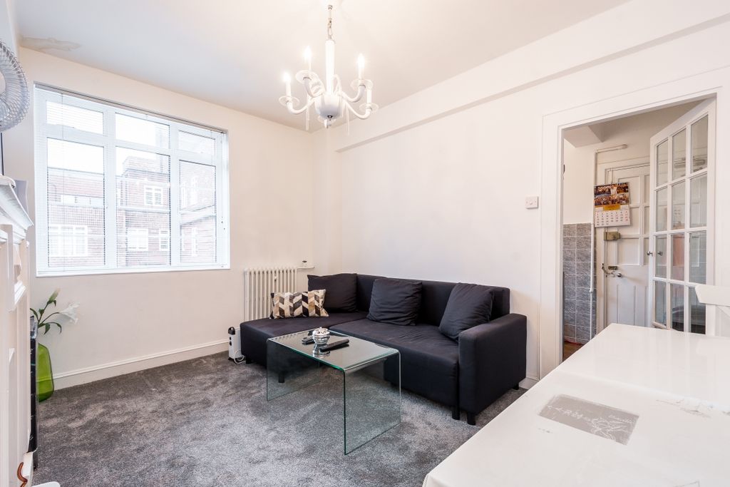 Property photo 3 of 7 Reception