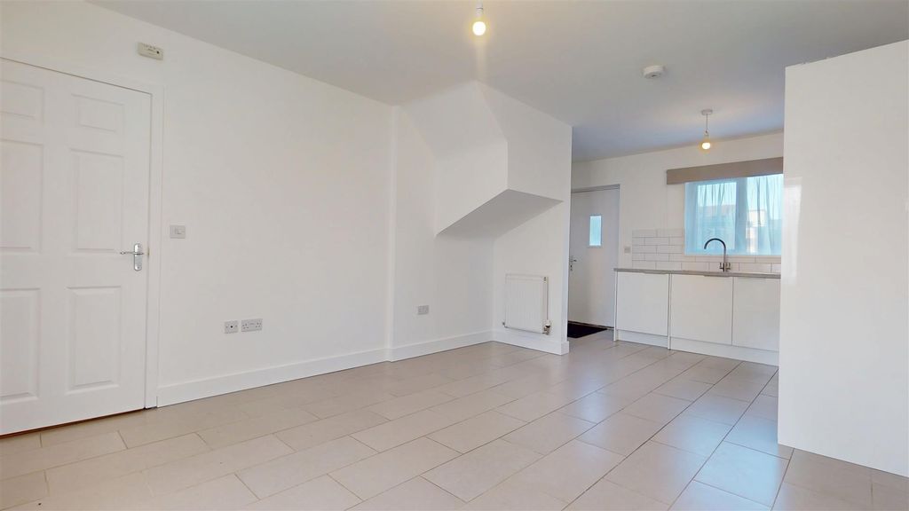 Property photo 3 of 14 01062026_235107.Jpg