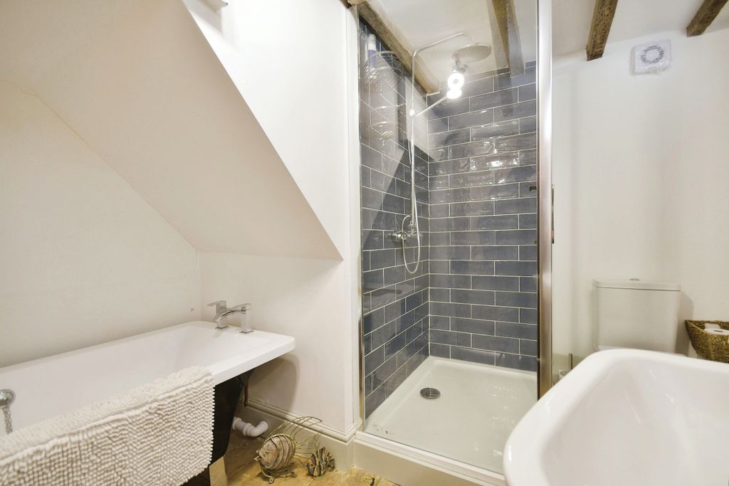 Property photo 3 of 16 Bathroom