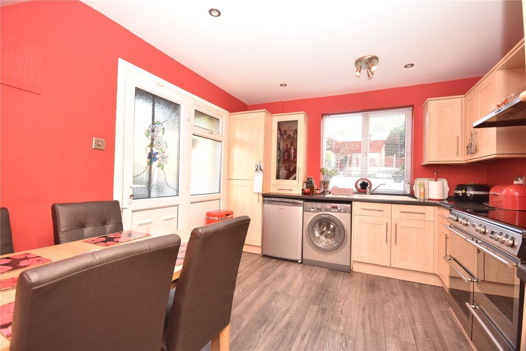 Property photo 3 of 17 Dining Kitchen