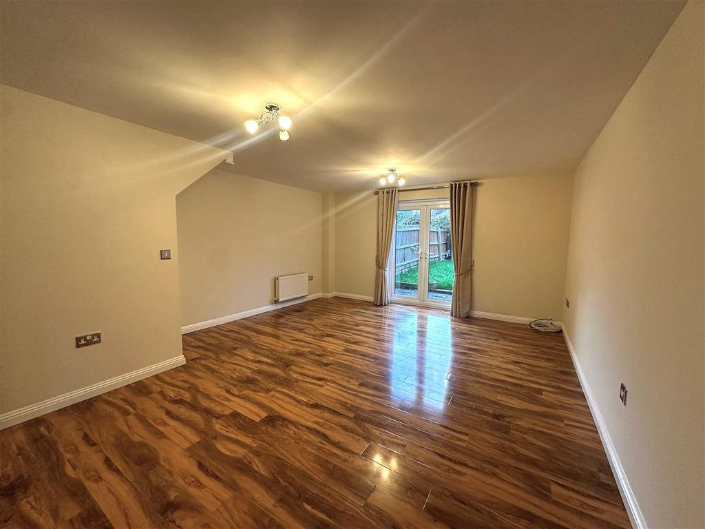 Property photo 2 of 9 Coopers Estate Agents