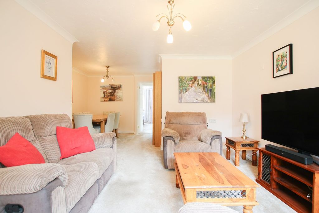 Property photo 3 of 11