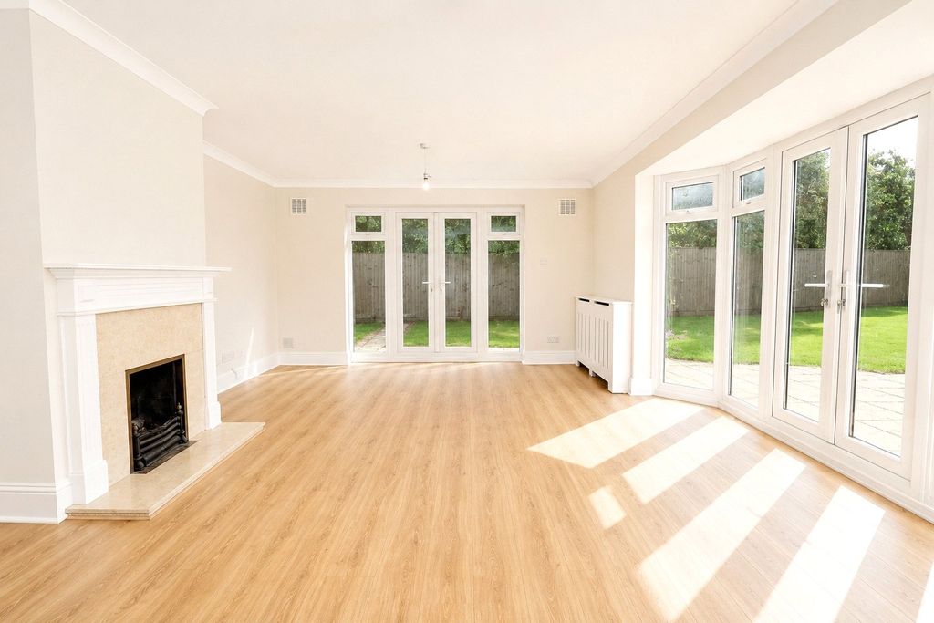 Property photo 2 of 19 Picture No. 38