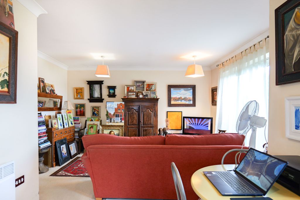 Property photo 2 of 21